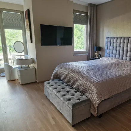 Rent this 4 bed duplex on Humboldtinsel 57 in 13507 Berlin, Germany