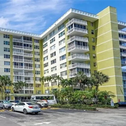 Buy this 2 bed condo on 4276 Hillcrest Drive in Hollywood, FL 33021