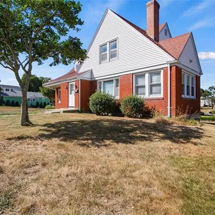Buy this 3 bed house on 202 Poquonnock Road in Groton, CT 06340