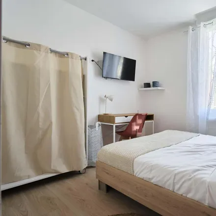 Rent this 1 bed room on 30 Rue du Général Friant in 80000 Amiens, France