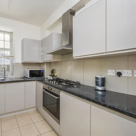 Image 3 - Princess Court, Queensway, London, W2 4QH, United Kingdom - Apartment for rent