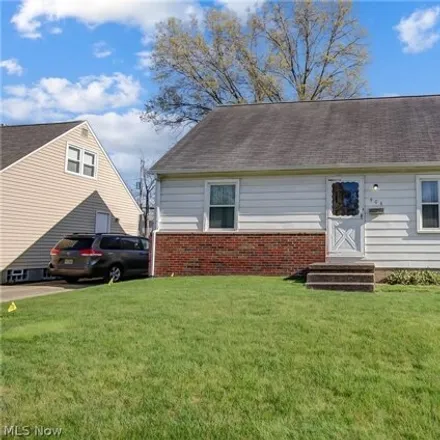 Buy this 4 bed house on 900 Davis Avenue in Cuyahoga Falls, OH 44221