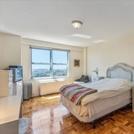 Image 9 - Silver Towers, Queens Boulevard, New York, NY 11415, USA - Apartment for sale
