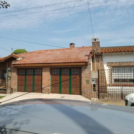 Buy this 2 bed house on Moreno in Quilmes Este, 1882 Quilmes