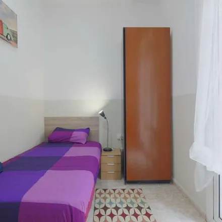 Image 4 - Carrer de Coll i Vehí, 88, 08026 Barcelona, Spain - Apartment for rent