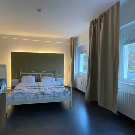 Rent this 4 bed apartment on Oehleckerring 28-30 in 22419 Hamburg, Germany
