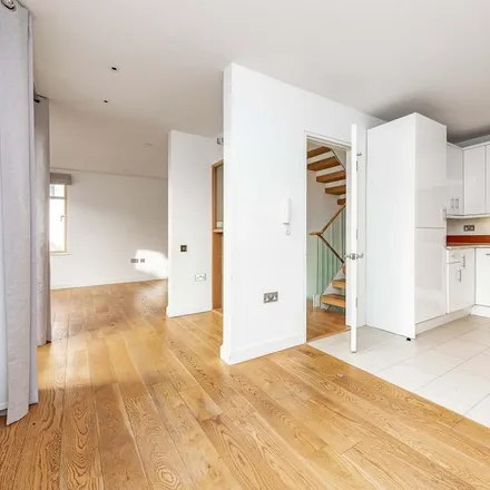 Image 3 - 5 Prince's Yard, London, W11 4LH, United Kingdom - Townhouse for rent