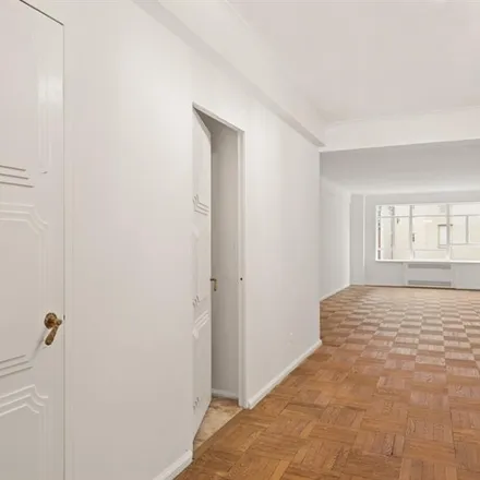 Image 2 - 880 FIFTH AVENUE 6K in New York - Townhouse for sale