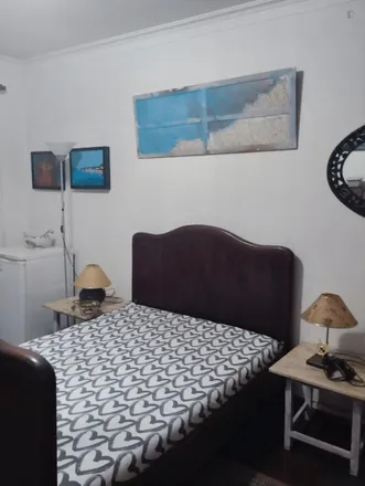 Rent this 3 bed room on Rua Rui Gameiro in 4460-082 Matosinhos, Portugal