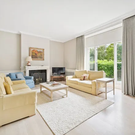 Rent this 7 bed apartment on 7 St Alban's Grove in London, W8 5RG