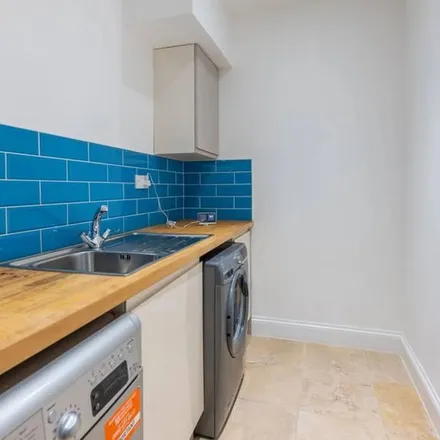 Image 6 - Harlesden Gardens, London, NW10 4HB, United Kingdom - Townhouse for rent