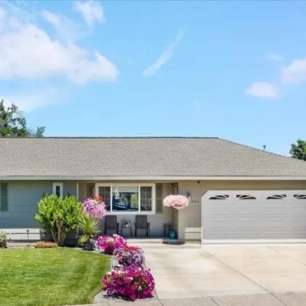 Buy this 3 bed house on 661 Prairie Ct in Central Point, Oregon