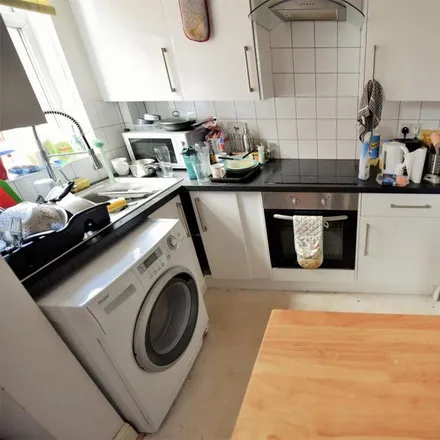 Rent this 3 bed house on Thornville Terrace in Leeds, LS6 1JT