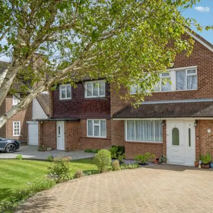 Buy this 6 bed duplex on Marsworth Avenue in Pinner, Great London