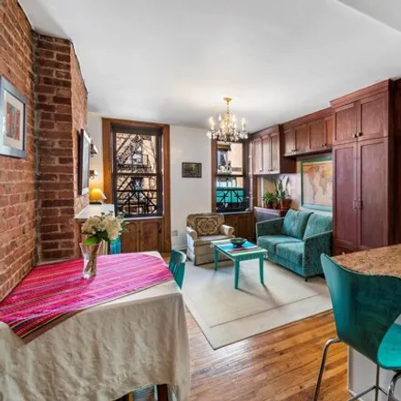 Image 3 - 220 East 82nd Street, New York, NY 10028, USA - Apartment for sale