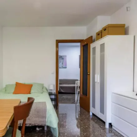 Rent this 4 bed room on Carrer de l'Explorador Andrés in 32, 46022 Valencia