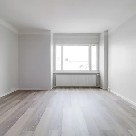 Rent this 3 bed apartment on Lapinlahdenkatu 14 in 00180 Helsinki, Finland