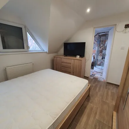 Rent this 6 bed apartment on Vecsés in Malom utca, 2220