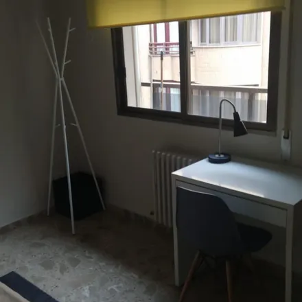 Rent this 5 bed apartment on Carrer de Baldoví in 46002 Valencia, Spain
