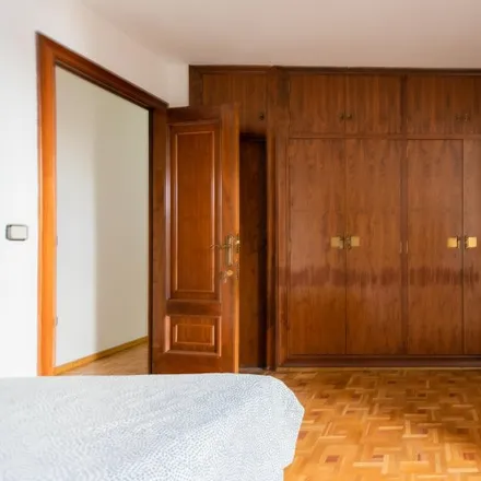 Rent this 6 bed room on 058 Plaça d'Espanya in Plaça d'Espanya, 46007 Valencia