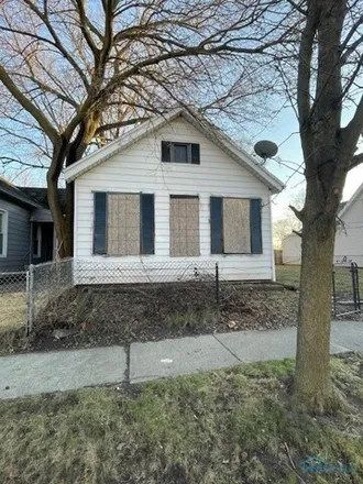 Buy this 3 bed house on 158 East Plumer Street in Toledo, OH 43605