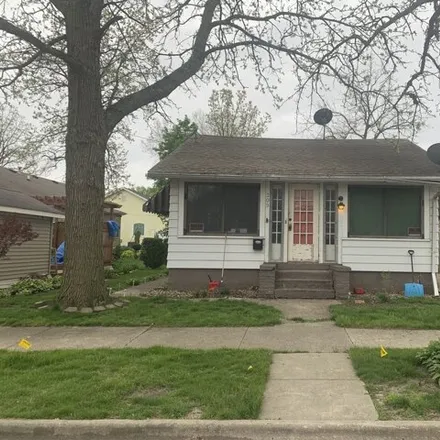 Buy this 2 bed house on 365 West Center Street in Ottawa, IL 61350