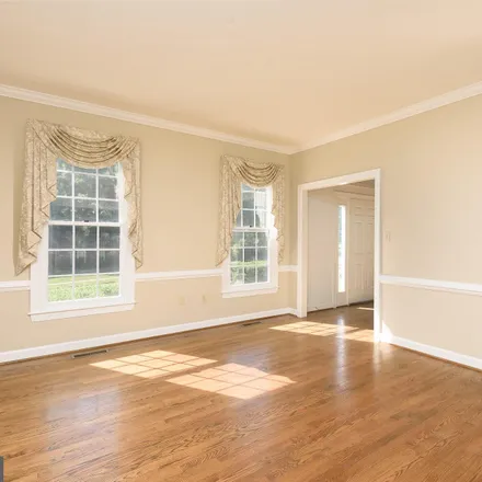 Image 9 - 8246 The Midway, Chestnut Hill, Annandale, VA 22003, USA - House for rent