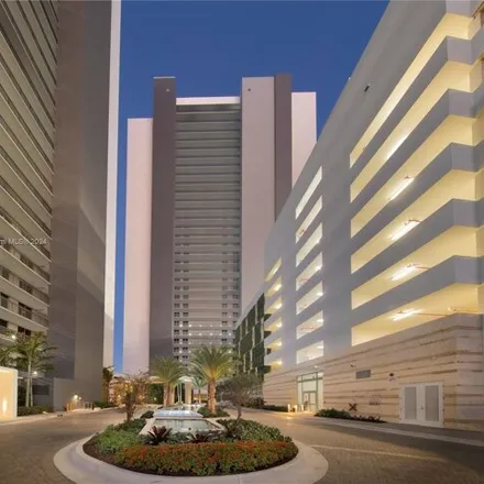 Image 2 - Northeast 165th Terrace, North Miami Beach, FL 33160, USA - Condo for rent