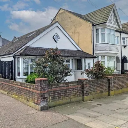 Buy this 2 bed house on Queens Avenue in Leigh on Sea, SS9 1QT