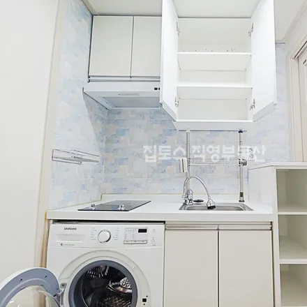 Rent this studio apartment on 서울특별시 관악구 신림동 1619-42