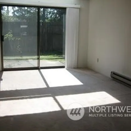 Image 5 - 10137 Northeast 137th Place, Kirkland, WA 98034, USA - Townhouse for rent