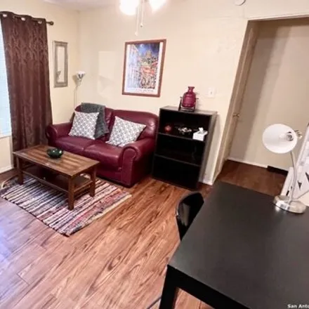 Image 3 - 2023 Santa Anna Street, San Antonio, TX 78201, USA - Apartment for rent