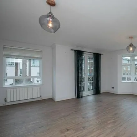 Rent this 2 bed apartment on unnamed road in London, KT2 5UN