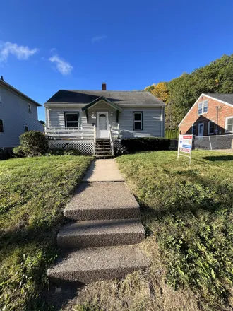 Rent this 2 bed house on 2268 Roosevelt Street in Eagle Point, Dubuque