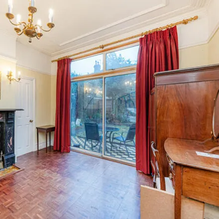 Image 6 - 26 Wades Hill, Winchmore Hill, London, N21 1BG, United Kingdom - Townhouse for sale
