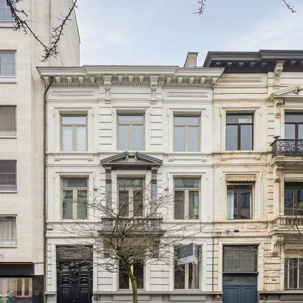 Rent this 3 bed townhouse on Tolstraat 76 in 2000 Antwerp, Belgium