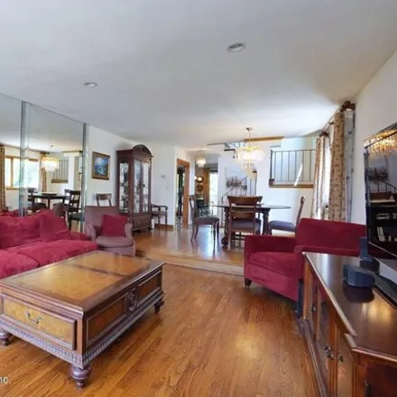 Image 2 - 88 Mayberry Promenade, New York, NY 10312, USA - House for sale