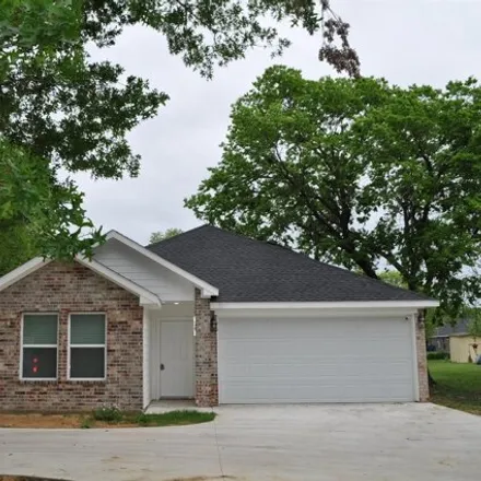 Buy this 3 bed house on 1233 Martin Luther King Jr Boulevard in Waxahachie, TX 75165