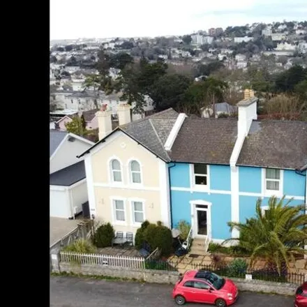 Rent this 2 bed townhouse on Hillside in Daddyhole Road, Torquay