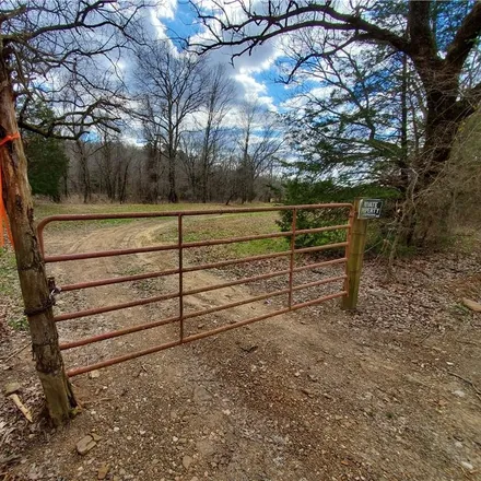 Buy this studio house on 105401 Blue Mouse Road in Sequoyah County, OK 74948