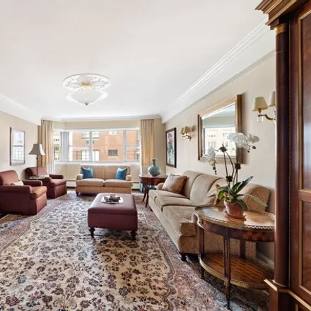 Image 2 - 120 East 81st Street, New York, NY 10028, USA - Apartment for sale