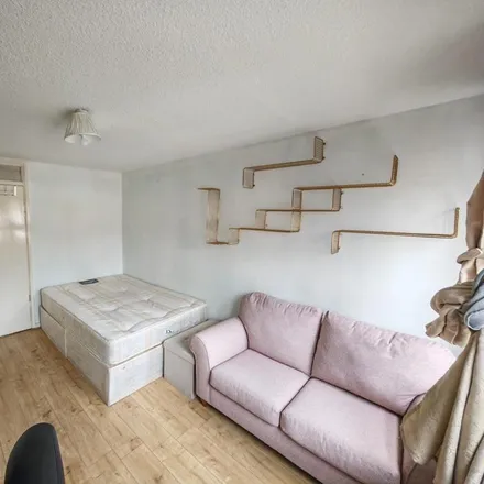 Image 1 - Parkhurst Road, London, E12 5QR, United Kingdom - Room for rent