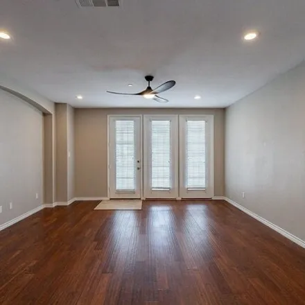 Image 7 - 1020 Texas Street, Fort Worth, TX 76166, USA - Condo for sale