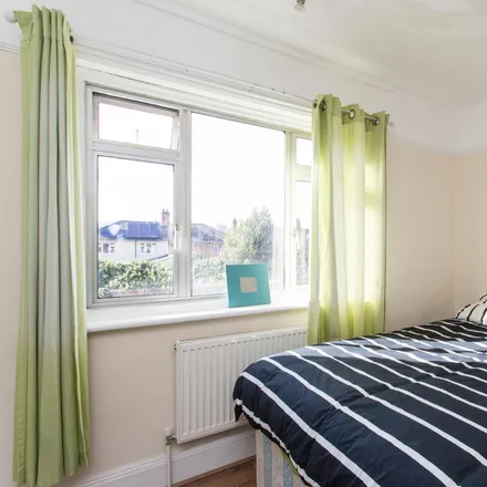 Rent this 5 bed room on St Saviour's Church in Old Oak Road, London