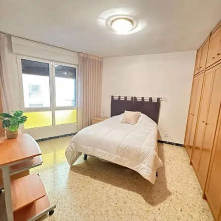 Image 8 - Ibercaja, Plaza de Santo Domingo, 50003 Zaragoza, Spain - Apartment for rent