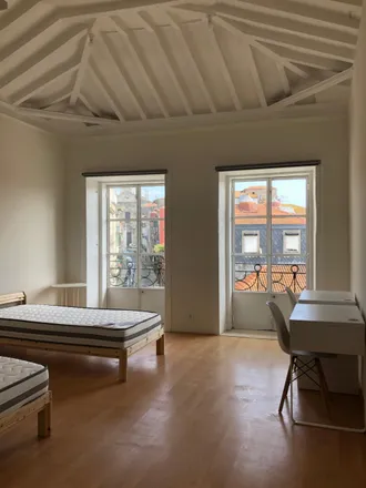 Rent this 4 bed room on Capela 51 in Largo das Taipas, 4050-597 Porto