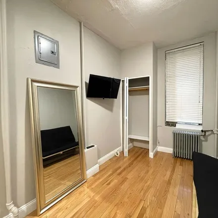 Image 3 - 112 East 7th Street, New York, NY 10009, USA - Apartment for rent