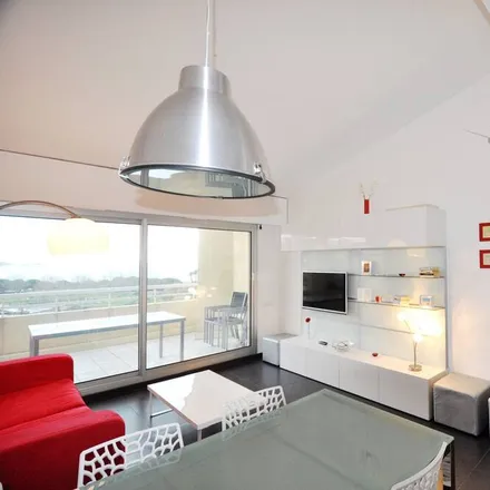 Image 7 - Avenue de Cannes, 06160 Antibes, France - Apartment for rent