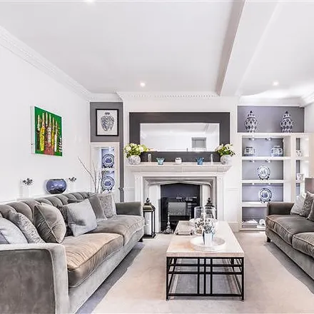 Rent this 3 bed house on 71 Frognal in London, NW3 6XD