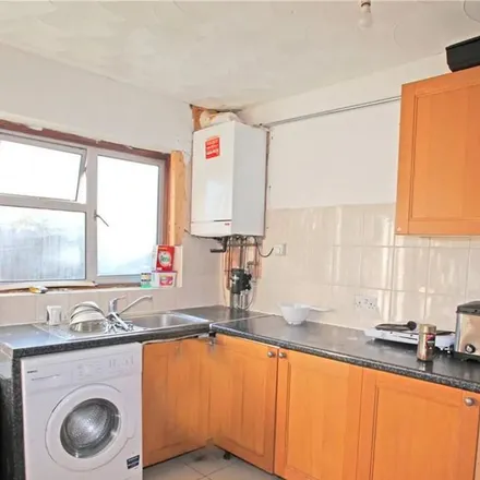 Image 4 - Rayleigh Road, London, N13 5QR, United Kingdom - Apartment for rent